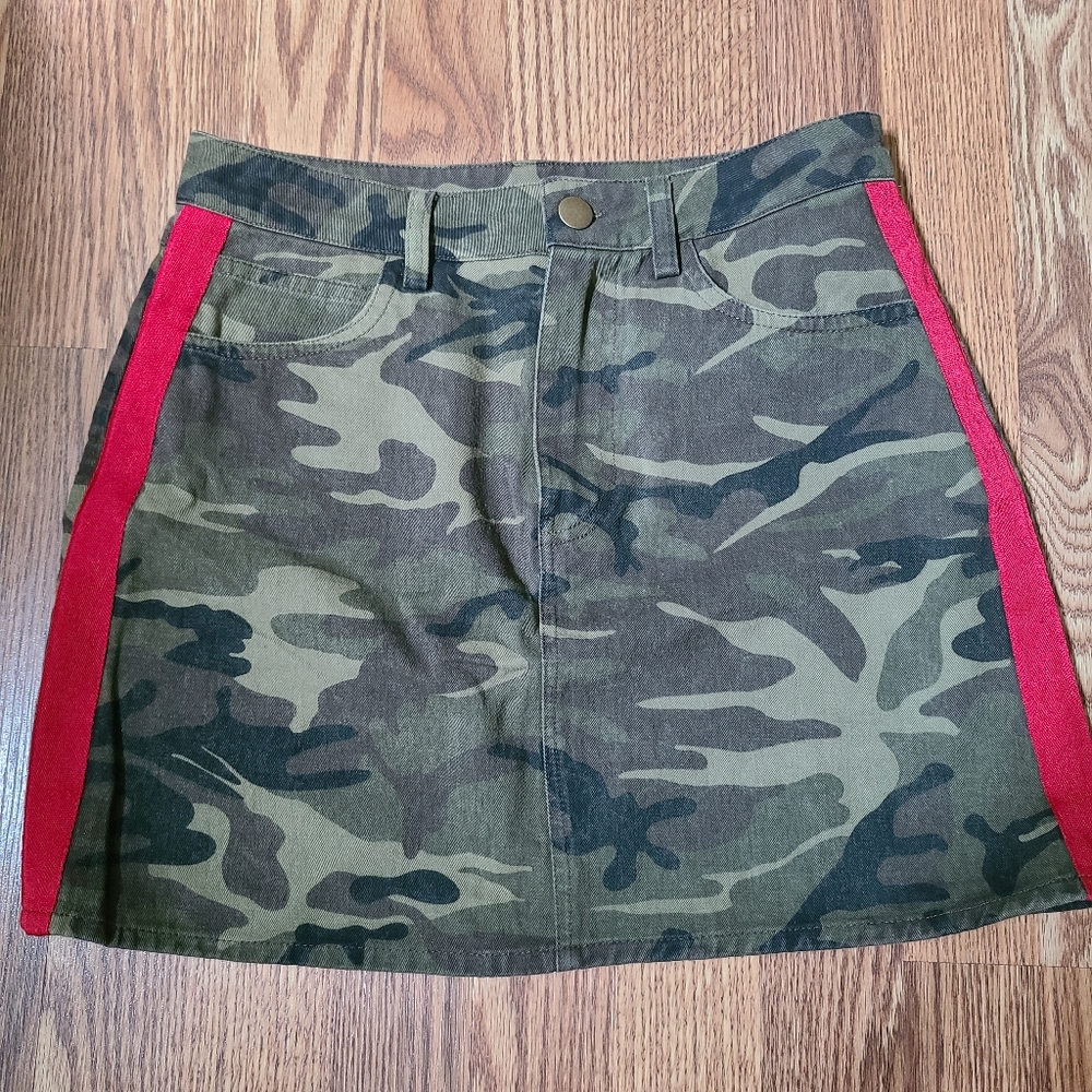 Forever 21 Camo w/red side stripe mini